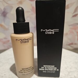 NC20 Mac Studio Waterweight SPF30 Foundation - Full Size/ 1.0 Oz. NIB